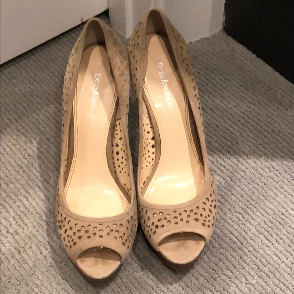 Enzo Angiolini suede peep toe platform heels!